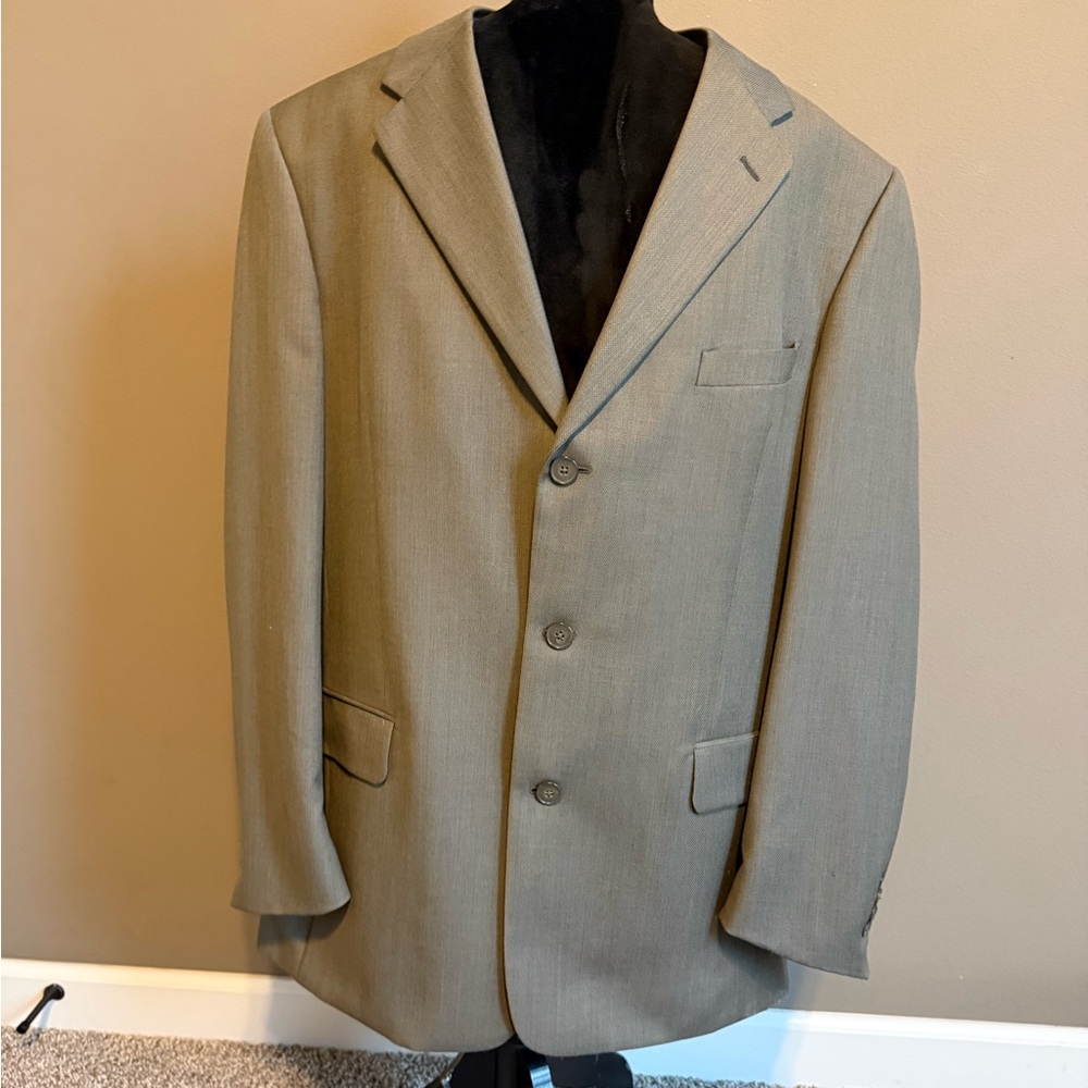 Claiborne Men's Beige Suit